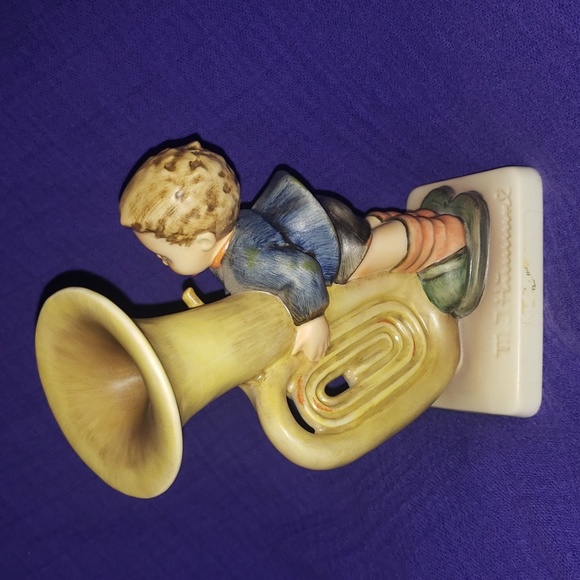 *Vintage*Retired* "The Tuba Player" M.I. Hummel Figurine: Goebel (1983) - Picture 4 of 9